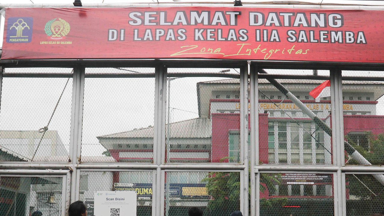 Suasana Lembaga Pemasyarakatan (Lapas) Kelas II A Salemba jelang pemindahan terpidana kasus pembunuhan berencana terhadap Nofriyansyah Yosua Hutabarat, Bharada Richard Eliezer Pudihang Lumiu, Jakarta, Senin (27/2/2023). Richard Eliezer resmi dipindahkan dari Rutan Bareskrim Mabes Polri menuju Lembaga Pemasyarakatan (Lapas) Salemba Jakarta Pusat, Senin siang. (Liputan6.com/Herman Zakharia)