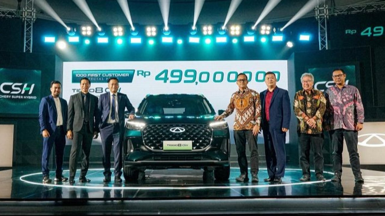Chery Tiggo 8 CSH, PHEV 7-seater dengan harga Rp499 juta untuk 1000 pembeli pertama, menawarkan performa bertenaga, efisiensi bahan bakar tinggi, dan fitur keselamatan canggih.