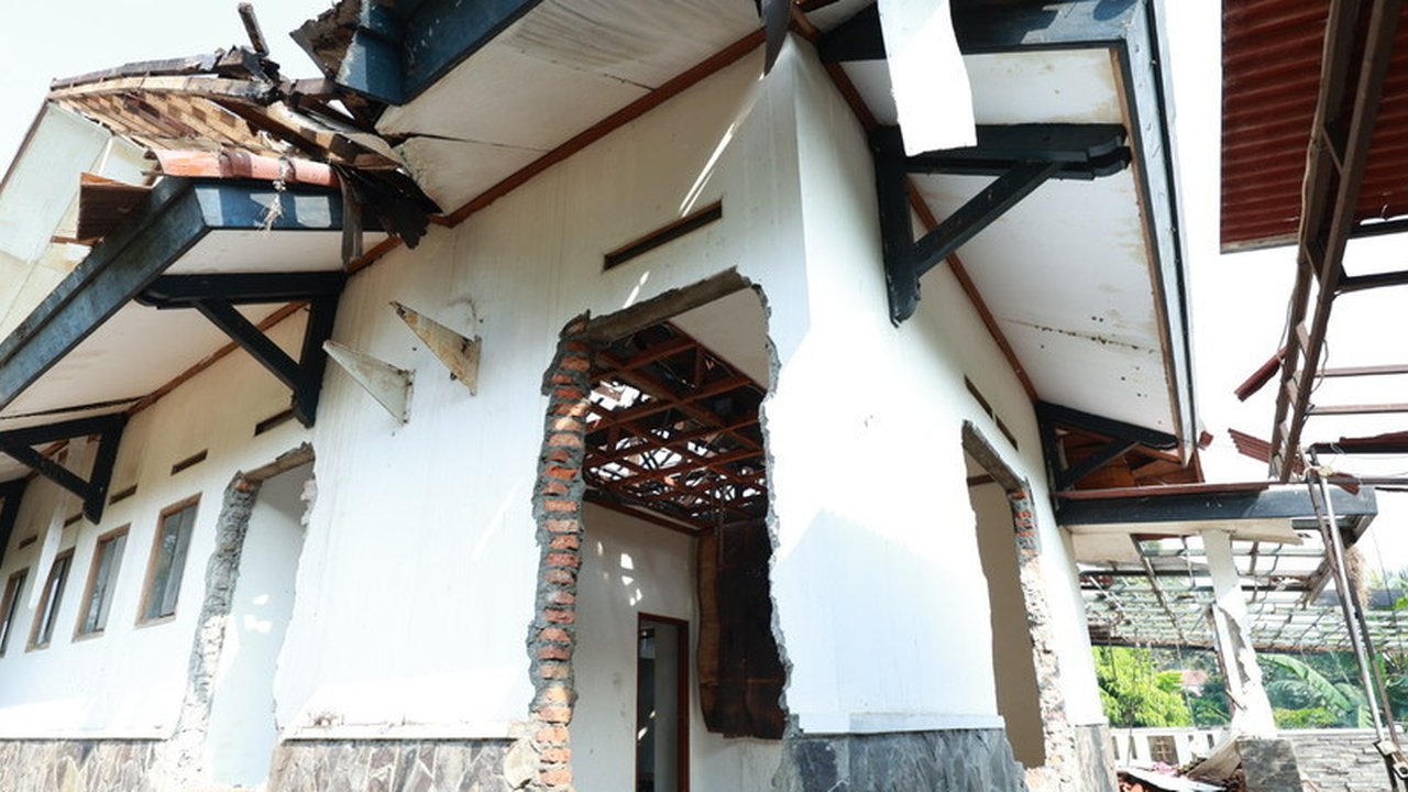 Terungkap Penyebab Rumah Atalarik Syach Dibongkar Paksa Meski Tanpa Surat Eksekusi