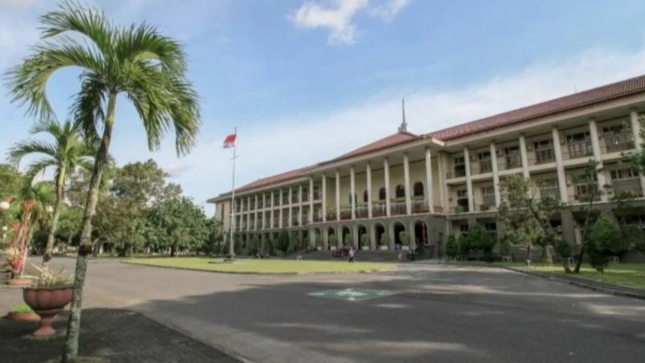 Universitas Gadah Mada (UGM) siap menghadapi gugatan perdata Rp69 triliun terkait polemik ijazah Presiden Jokowi yang diajukan ke PN Sleman.