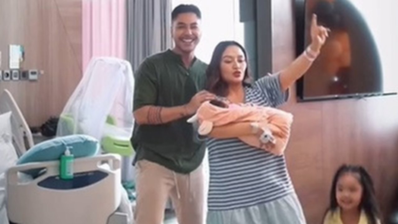 Momen Perdana Siti Badriah Bagikan Kebersamaan Bareng Krisjiana dan 2 Anak, Seru-seruan Joget Bareng