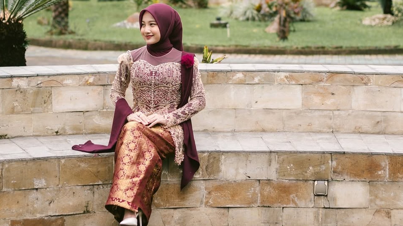 Ilustrasi Kebaya Wisuda