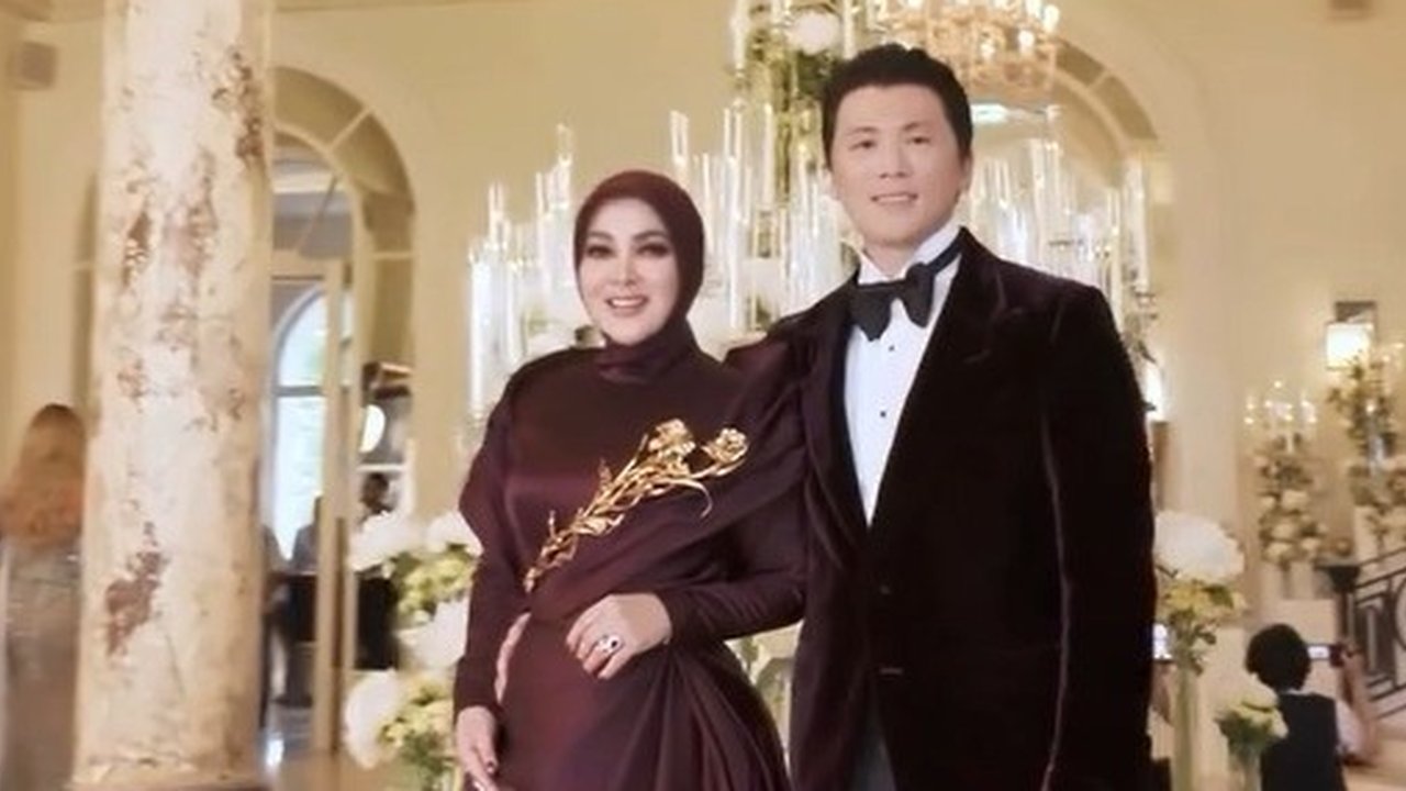 Bukan Orang Sembarangan, Ternyata Ini Sosok yang Undang Syahrini dan Reino Barack Hadir di Gala Dinner 'Listen to The Parole' 2025