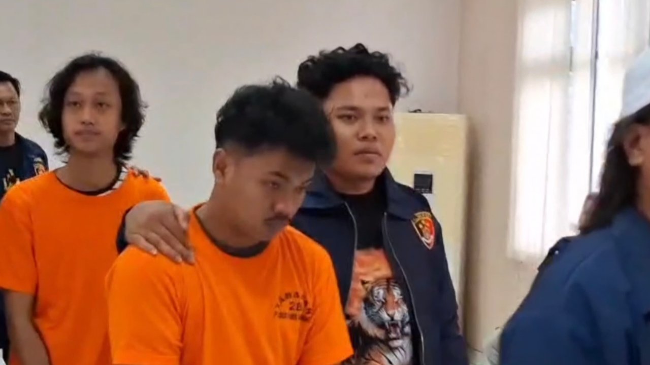 Viral anggota intel polisi disandera mahasiswa
