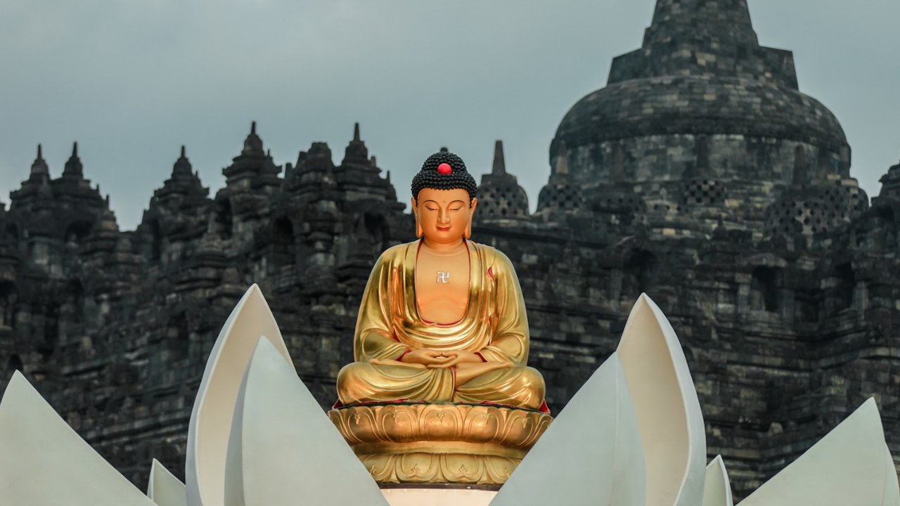 Pengunjung Candi Borobudur Tembus 100.000 Orang Selama Perayaan Waisak 2025