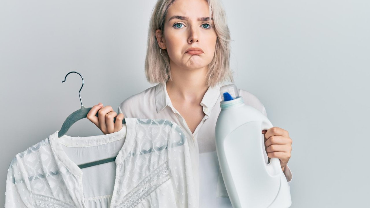 Ilustrasi Cairan Pemutih Pakaian (©Freepik)