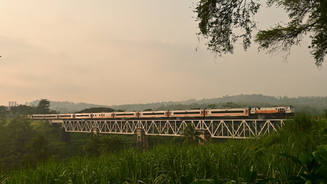 Pesona Keindahan Jalur Kereta Api di Jembatan Lahor Karangkates Malang, Sejarahnya Tak Banyak Diketahui Orang