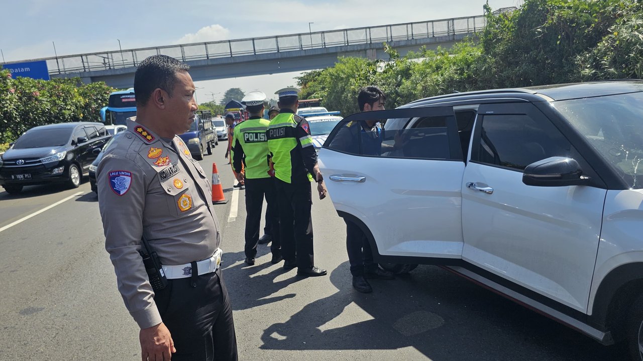 Kecelakaan di Tol Jagorawi KM 3, Dua Orang Terluka Usai Mobil Hyundai Tabrak Pikap