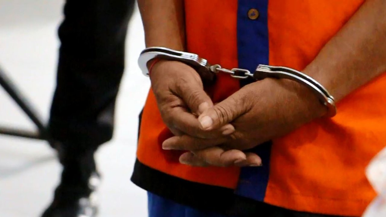 Modal Pistol Korek, Polisi Gadungan Peras Penjual Miras Modus Tawarkan Jasa Bekingan Usaha