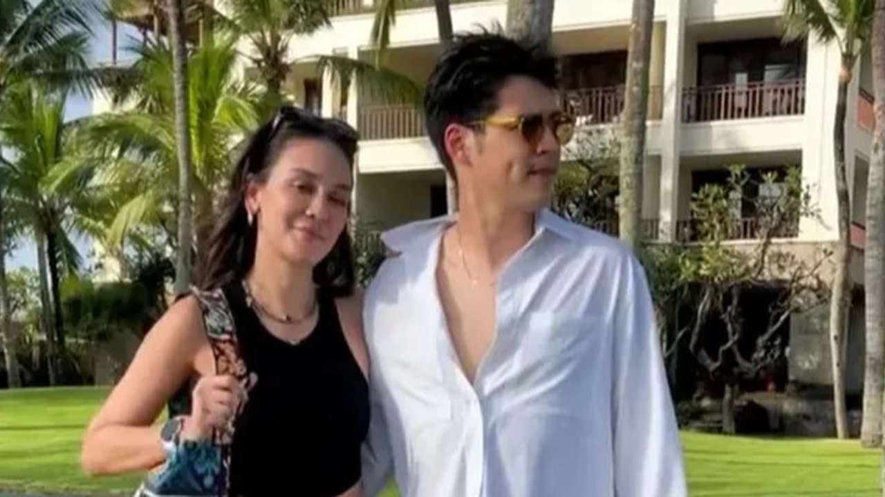 Outfit Liburan di Pantai Ala Luna Maya (Sumber: IG/lunamaya)