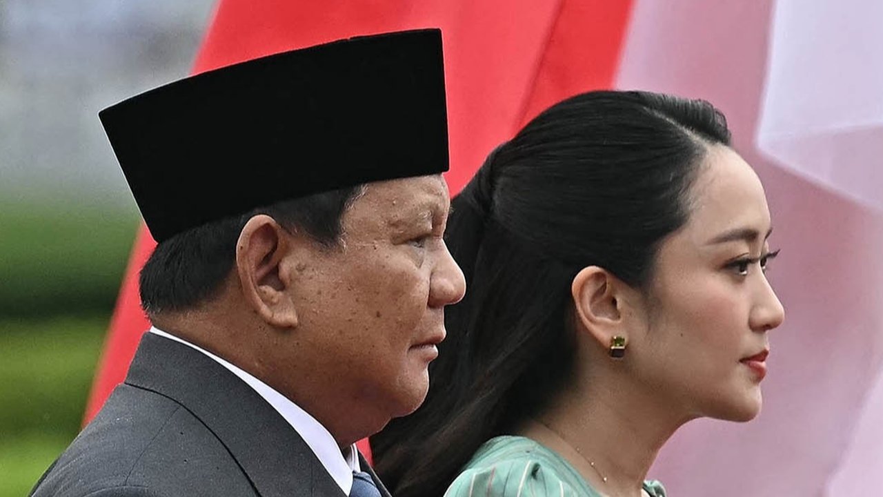 Presiden Indonesia Prabowo Subianto bersama Perdana Menteri Thailand Paetongtarn Shinawatra  saat  upacara penyambutan di Gedung Pemerintah di Bangkok, Thailand (19/05/2025)