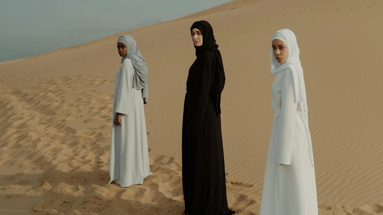 ilustrasi gamis untuk haji dan umroh