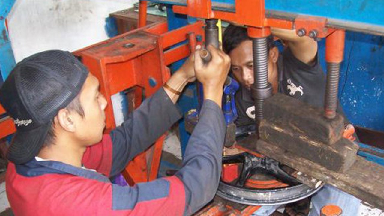 Memahami Press Velg Motor: Tahapan, Pengeluaran, dan Saran Perawatan.