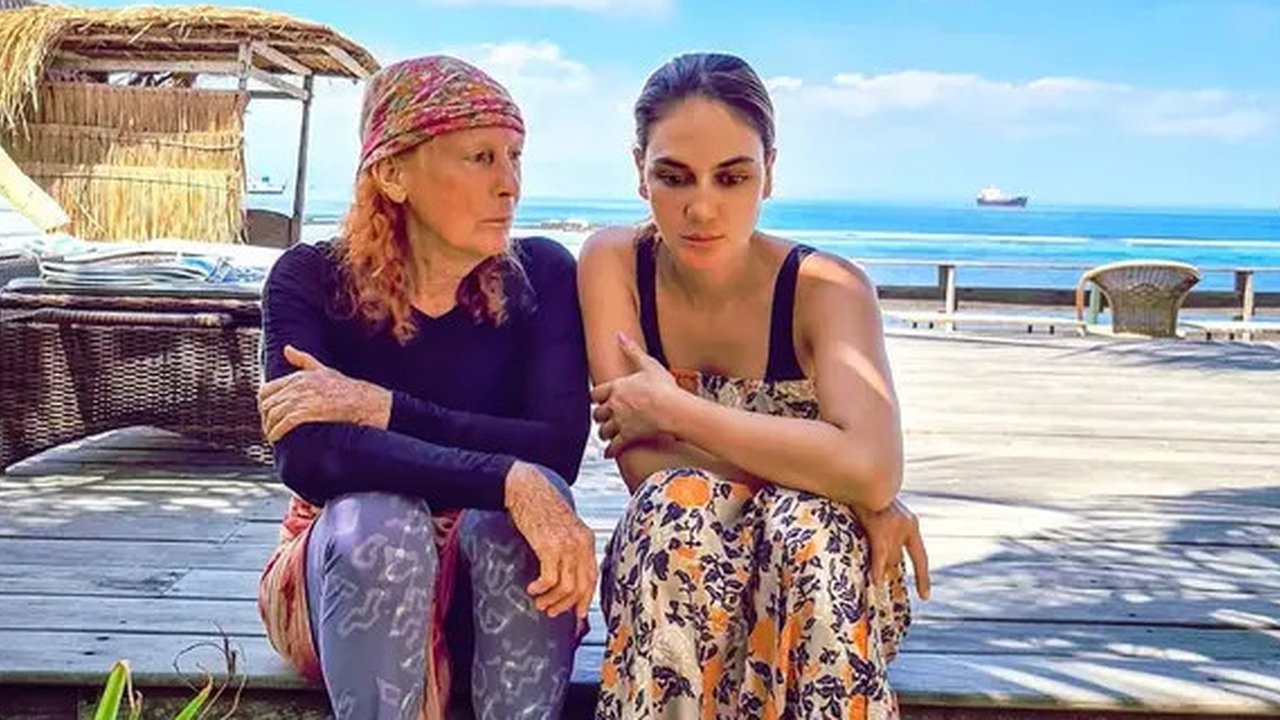 Inspirasi Outfit dengan Sandal ala Luna Maya (Foto: ChatGPT)