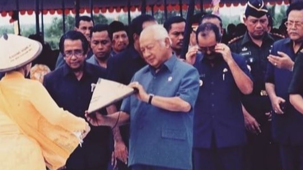 Dua Sisi Lain Soeharto dari Mata Orang-Orang Dekatnya