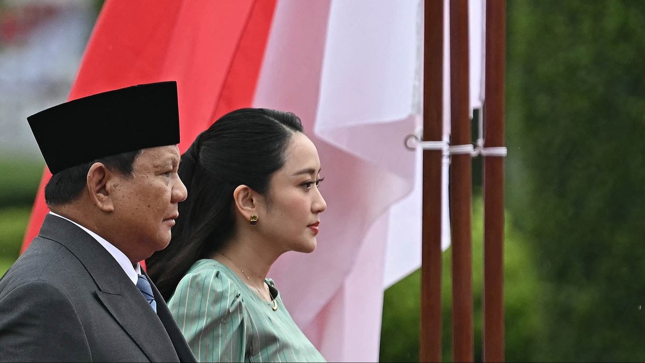 Presiden Indonesia Prabowo Subianto disambut Perdana Menteri Thailand Paetongtarn Shinawatra  saat  upacara penyambutan di Gedung Pemerintah di Bangkok, Thailand (19/05/2025)