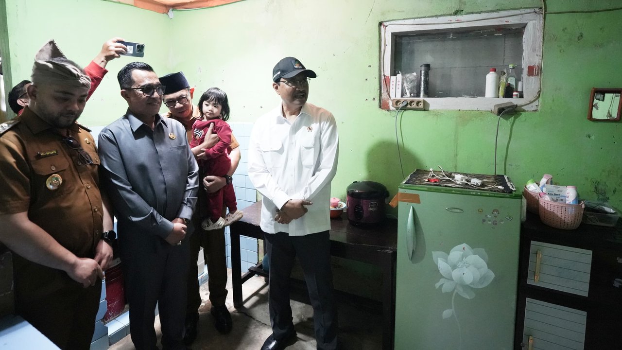 Gus Ipul Sambangi Rumah Calon Siswa Sekolah Rakyat di Batu