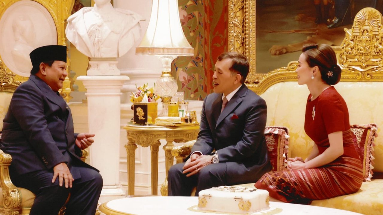 Momen Penuh Hangat Prabowo Bertemu Raja dan Ratu Thailand di Amphorn Royal Palace