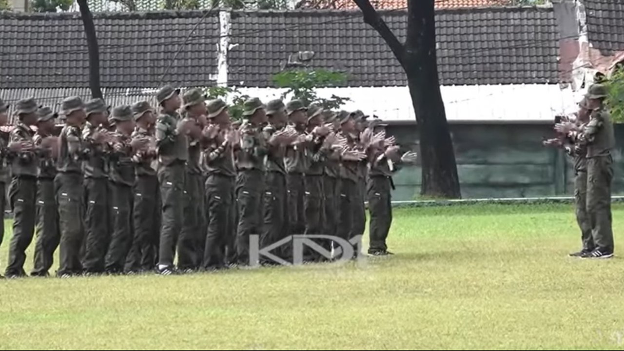 Siswa Dididik di Barak TNI