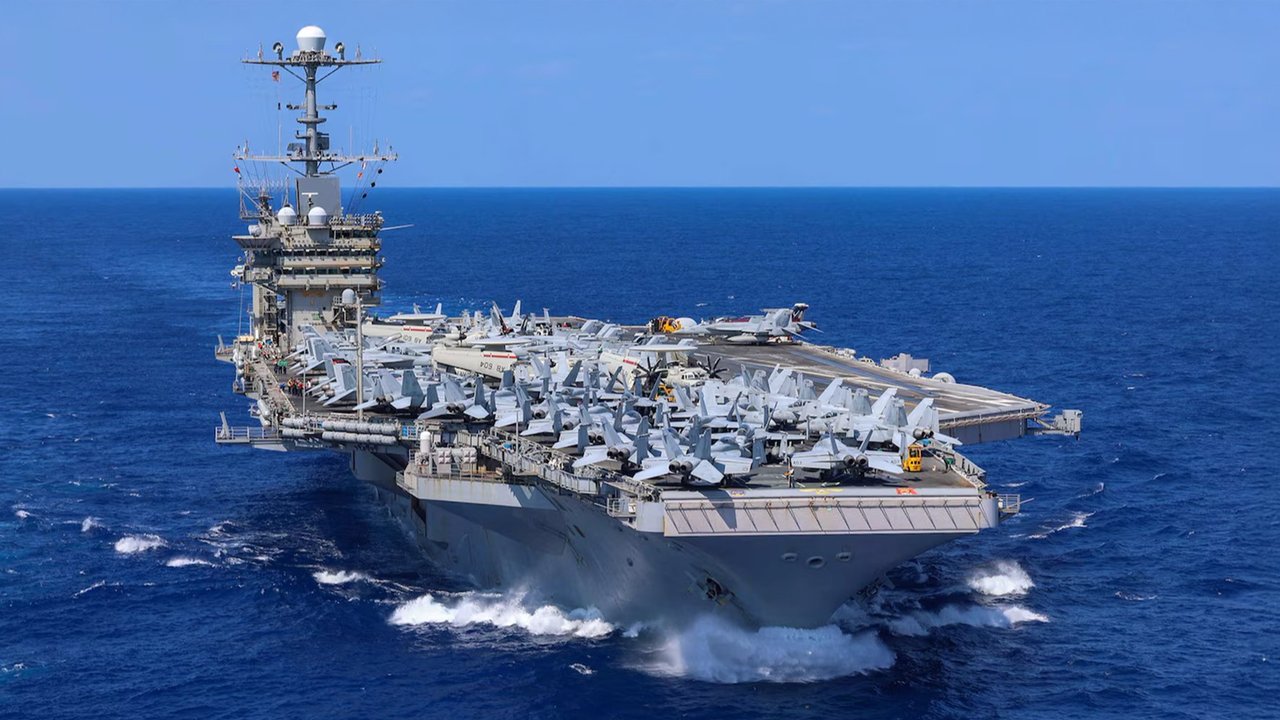 Kapal Induk USS Harry S Truman