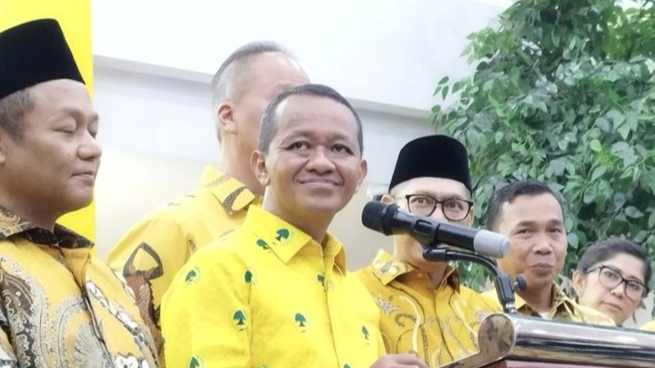 Menteri ESDM Bahlil Lahadalia perintahkan PLN bangun PLTP 40 MW di Maluku untuk mengurangi ketergantungan energi fosil dan mendukung transisi energi bersih.