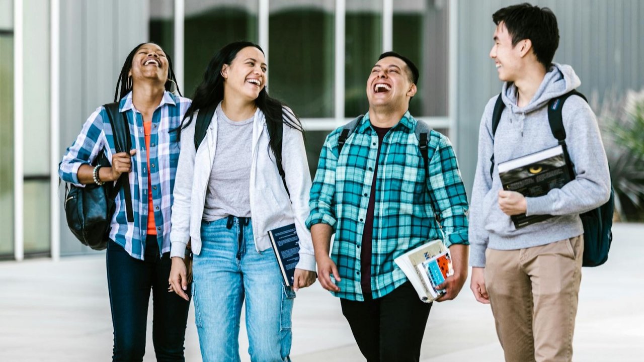 Ilustrasi mahasiswa, mahasiswi, kuliah. (Photo by RDNE Stock project from Pexels)