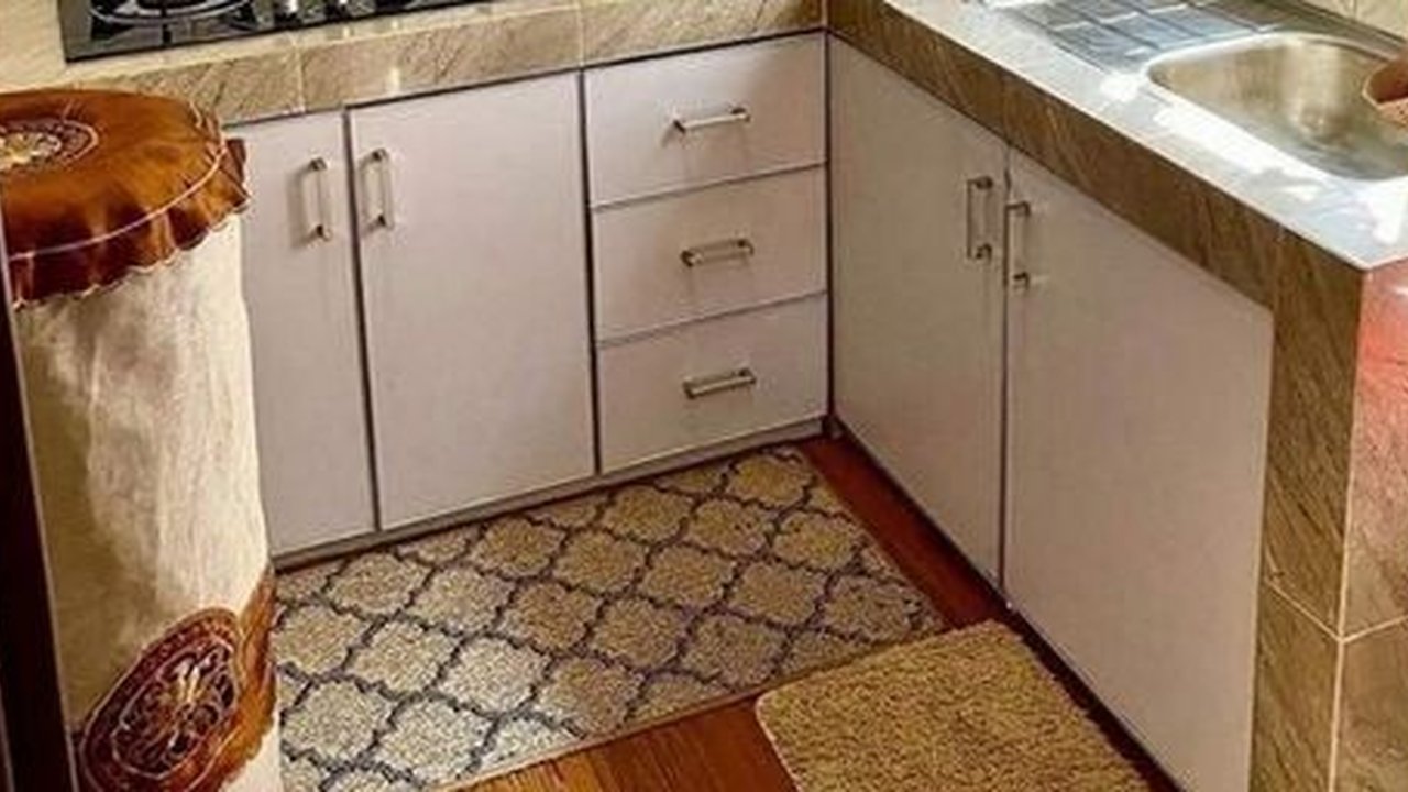 Warna Keramik Dapur Minimalis Terbaru, Ciptakan Nuansa Hangat dan Ceria