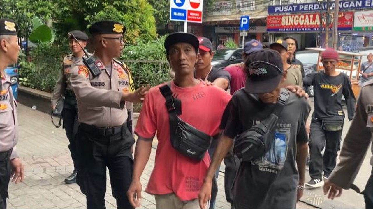 Aksi TNI Polri Ringkus Preman hingga Bongkar Posko Ormas di Jaksel