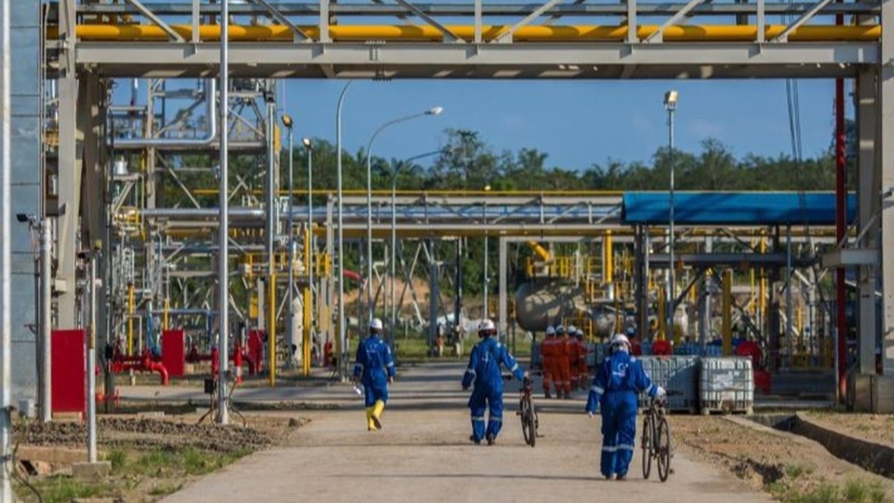 Realisasi produksi migas di Aceh hingga Maret 2025 mencapai 18.407 barel, melampaui target dan menunjukkan kinerja positif sektor hulu migas.