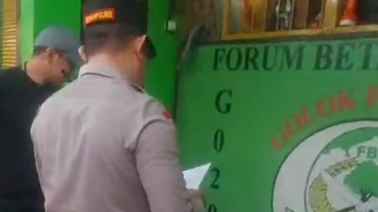 Polisi Bongkar Posko Ormas di Jaksel, Temukan Sajam, Proposal Hingga Buku Rekapan Uang