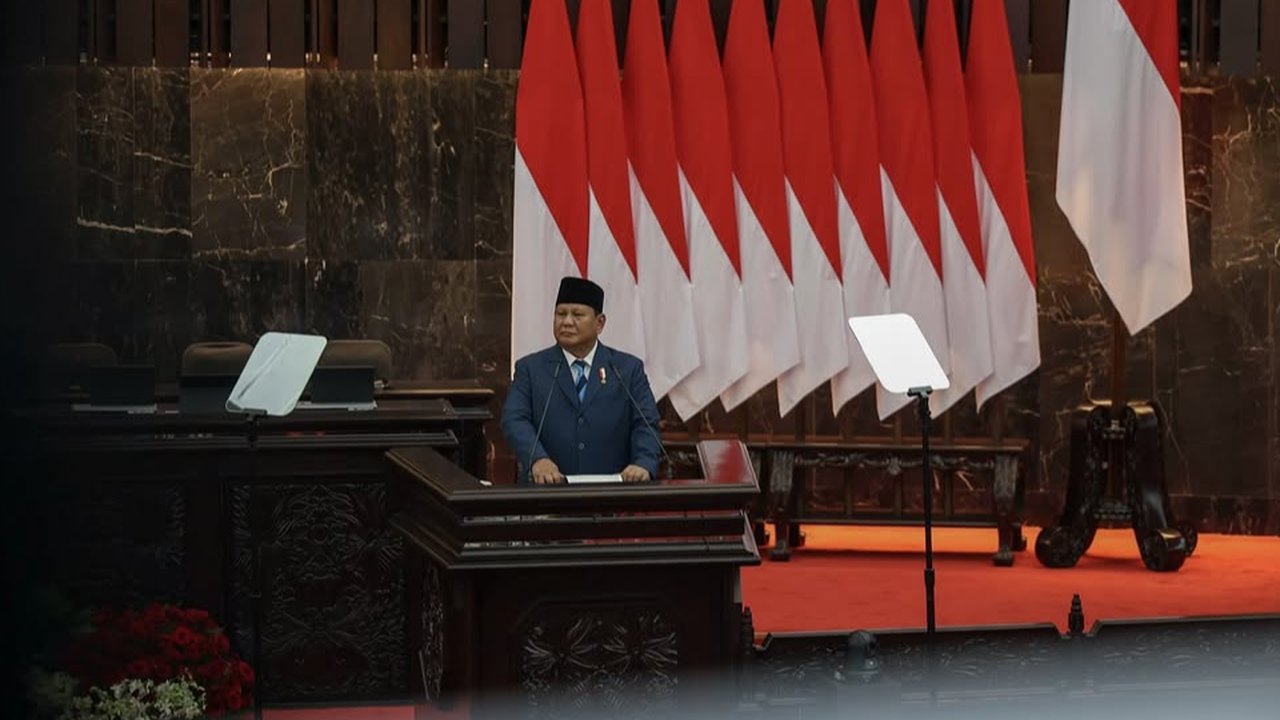 Presiden Prabowo Subianto tiba di Brunei Darussalam, disambut upacara kenegaraan, bertemu Sultan Hassanal Bolkiah, dan menerima anugerah tertinggi negara Brunei.
