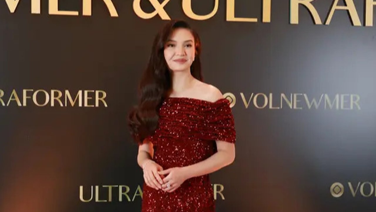 Menilik rahasia cantik Raline Shah di usia 40 tahun (Budi Santoso)