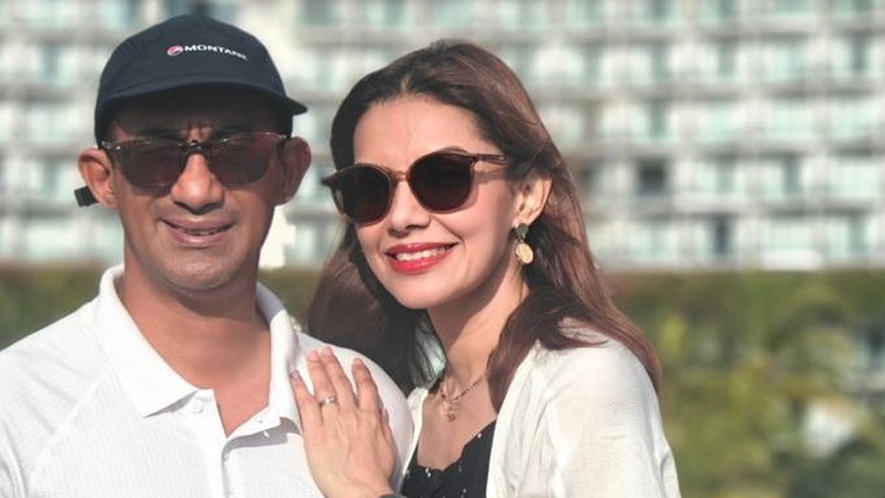 Najwa Shihab berulang kali berjumpa truk yang pajang wajahnya.