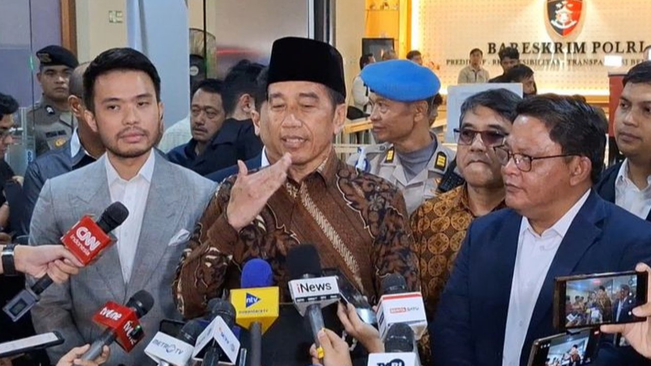 Jokowi Tunjukan Ijazah Usai Diperiksa Polisi