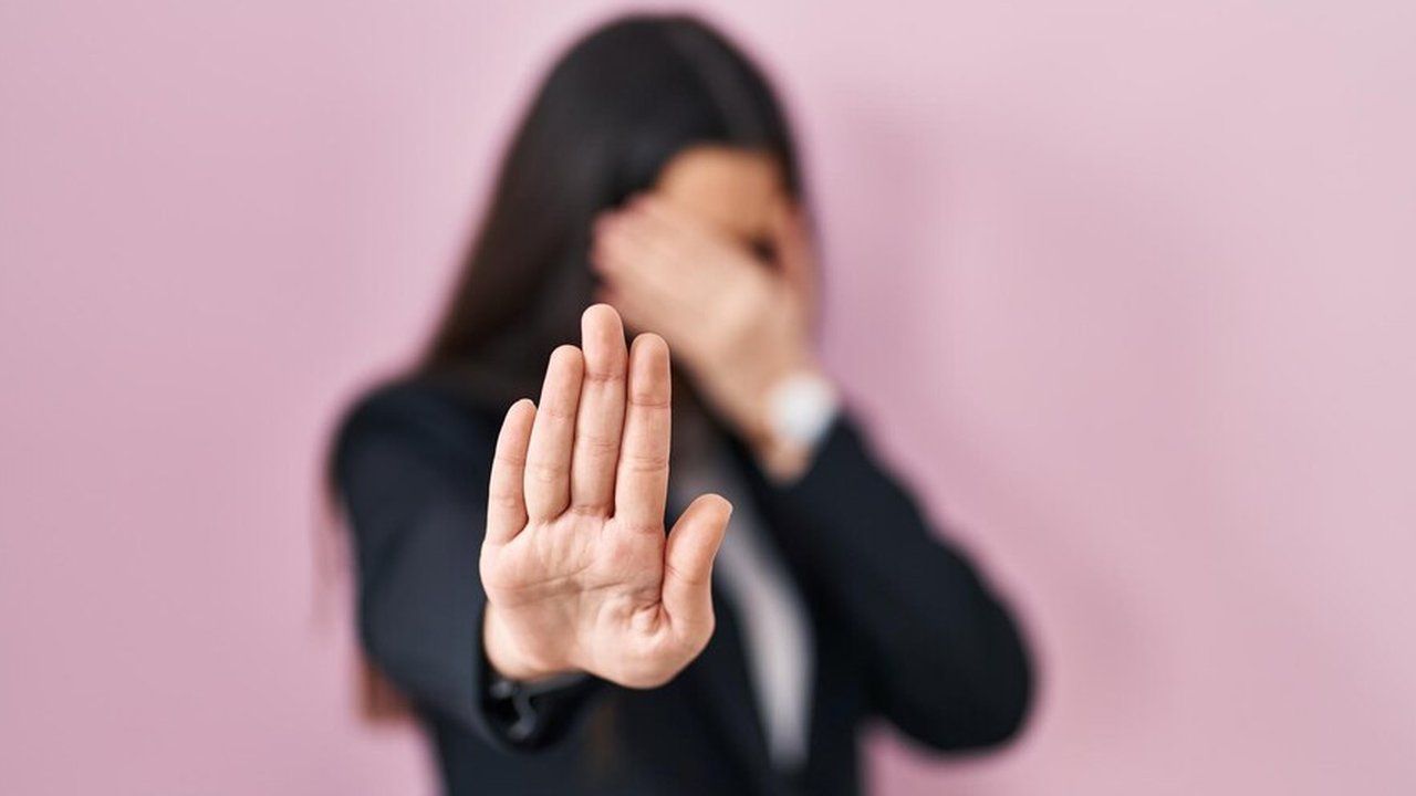 Kisah Tragis Pekerja dengan Ijazah Ditahan Kantor: ‘Saya Tak Peduli Kamu Jatuh dari Langit’