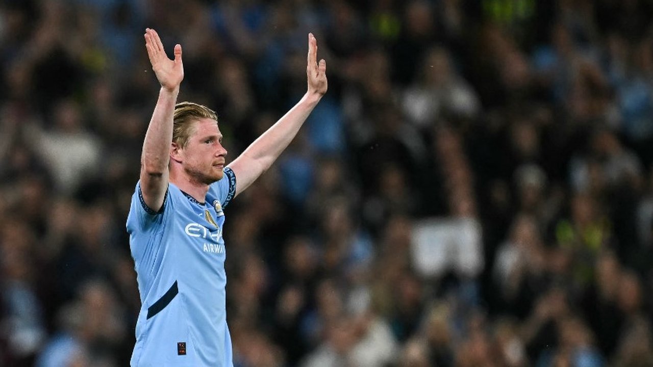 Bersama The Citizens, gelandang berusia 33 ini meraih sukses besar dengan memenangi 16 trofi, termasuk enam kali juara Premier League dan sekali Liga Champions. (Paul ELLIS/AFP)