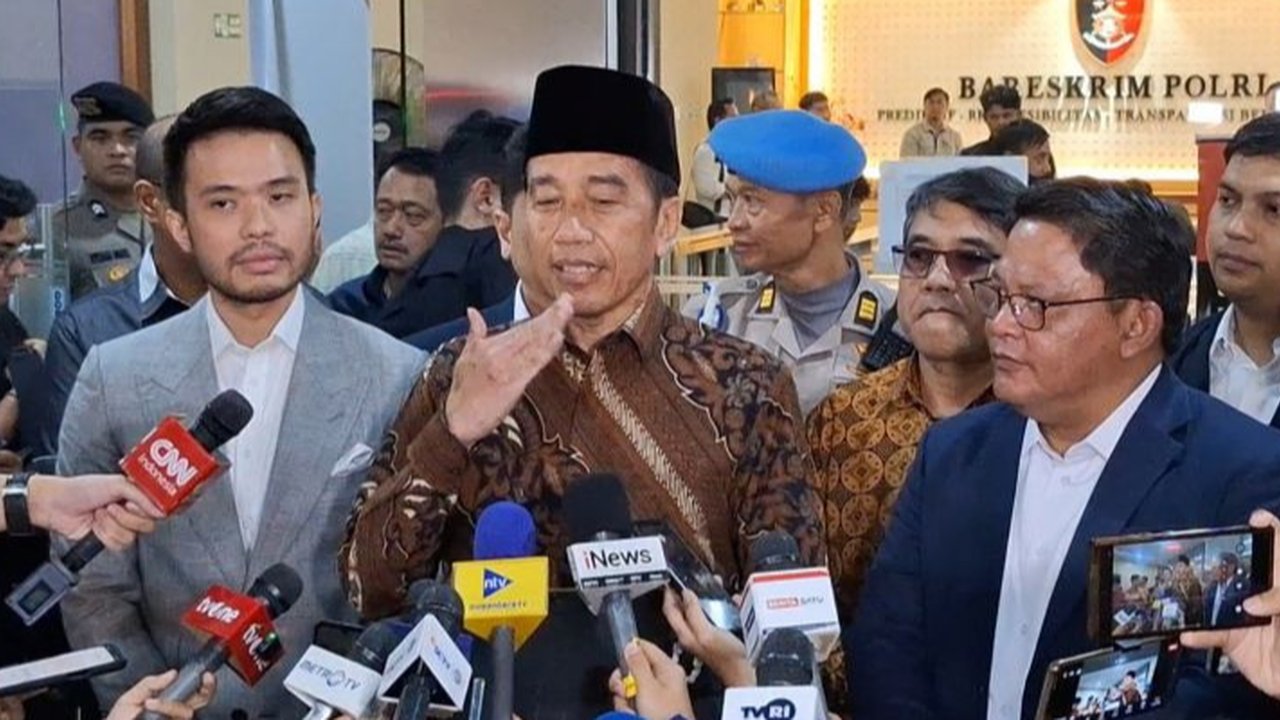 Presiden Jokowi siap memperlihatkan ijazahnya di pengadilan jika diminta hakim terkait tudingan ijazah palsu yang dilaporkan Eggi Sudjana.