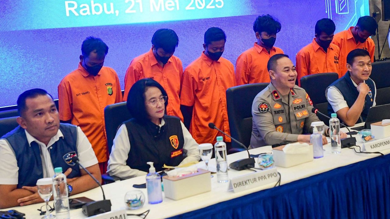 Terungkap, Ini Identitas dan Peran Enam Tersangka Kasus Grup Facebook 'Fantasi Sedarah'