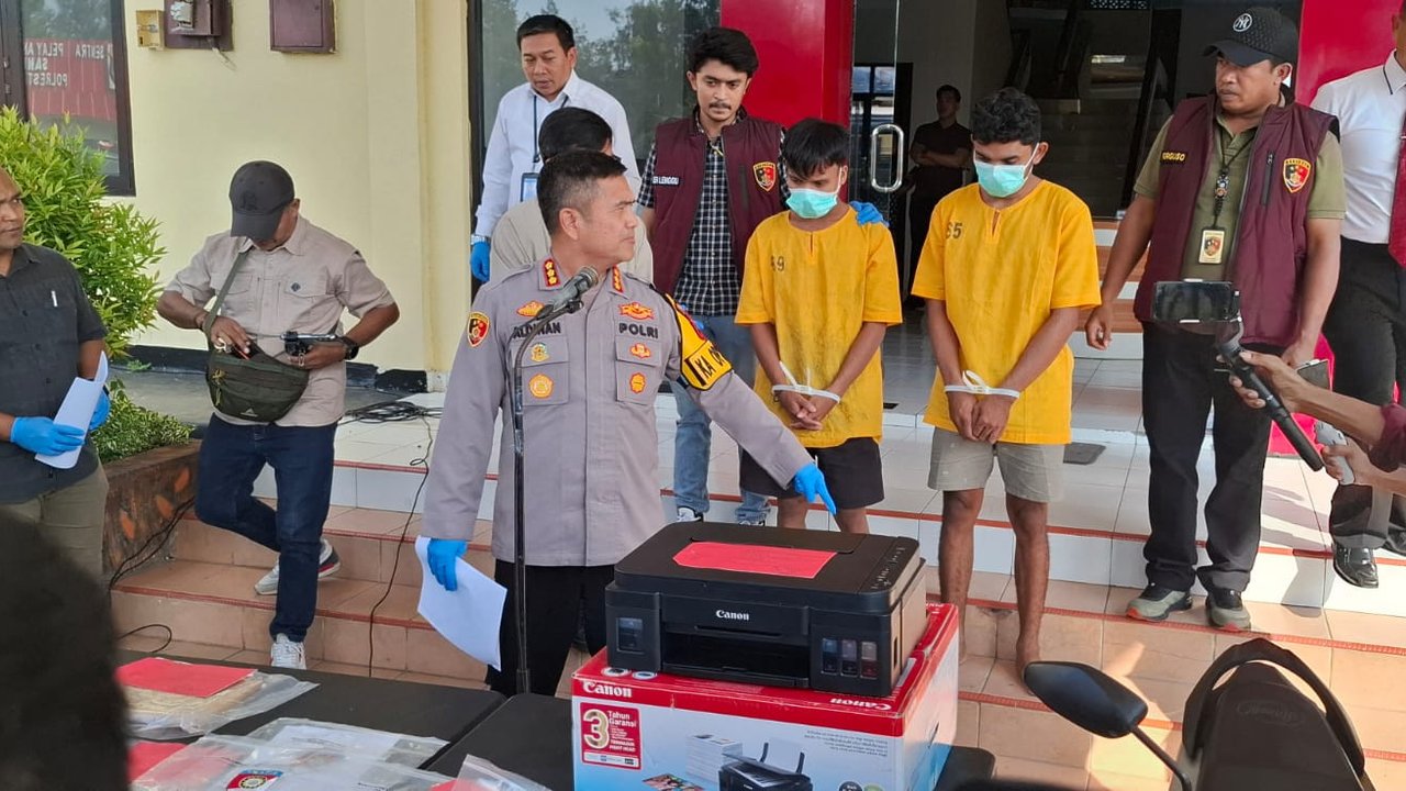 Belajar dari Internet, Dua Driver Ojol Cetak Uang Palsu Buat Beli Motor