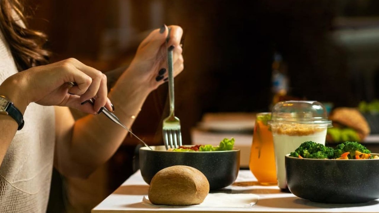 Tips Makan Malam tanpa Bikin Gemuk