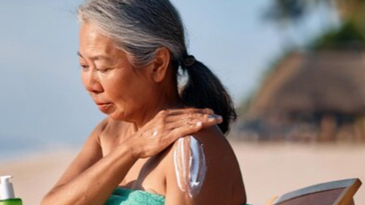 Tips Mencegah Penuaan Dini dengan Rutin Menggunakan Sunscreen