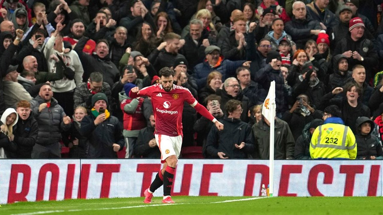 Ekspresi para pemain Manchester United di akhir laga final Liga Europa melawan Tottenham di San Mames, Bilbao, Spanyol, Rabu, 21 Mei 2025. (AP Photo/Bernat Armangue)