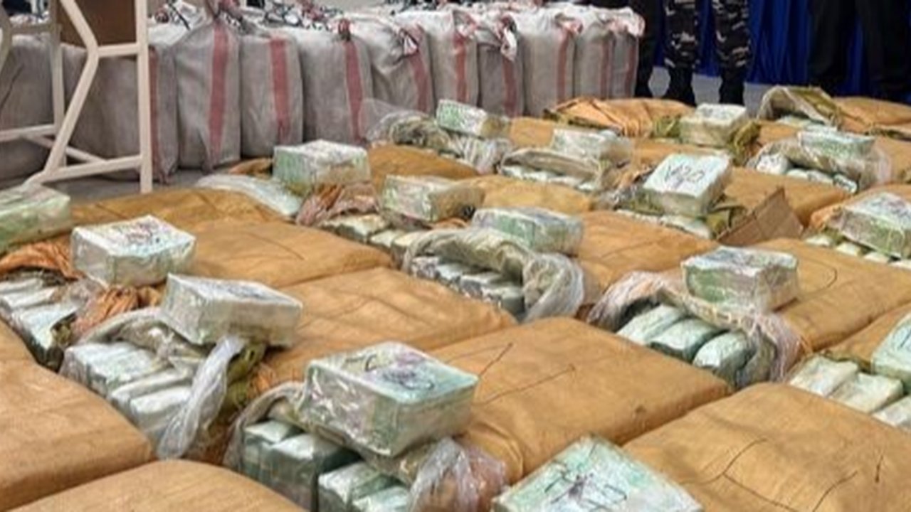 Wakil Gubernur Kepri, Nyanyang Haris Pratamura, menekankan pentingnya sinergi aparat penegak hukum dalam memberantas peredaran gelap narkoba di Kepri, setelah pengungkapan kasus penyelundupan 1,9 ton narkotika.