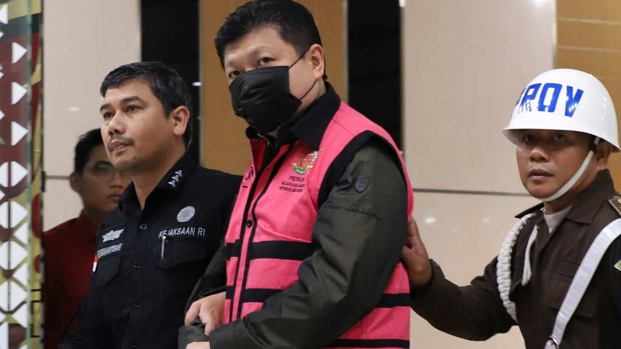 Komisaris Utama PT Sritex Iwan Lukminto resmi ditahan usai menjalani pemeriksaan di Gedung Bundar Jampidsus Kejaksaan Agung (Kejagung), Jakarta, Rabu (21/5/2025).
