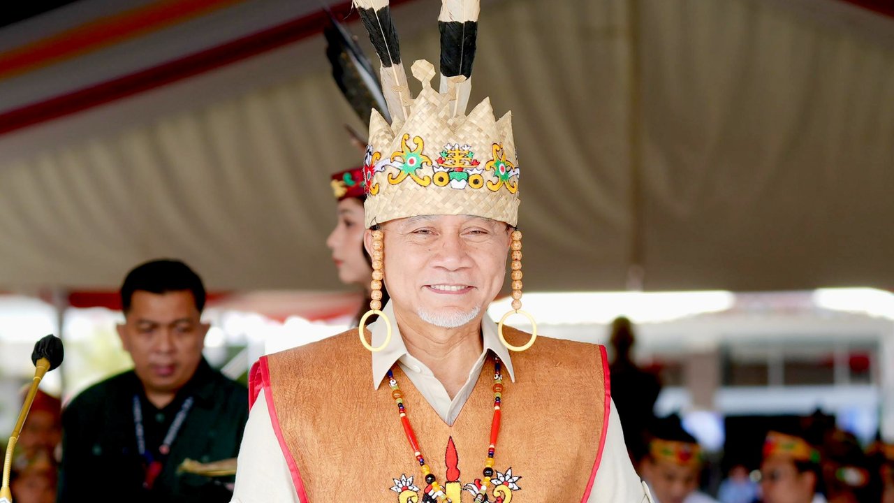 Konsisten Perjuangkan Ketahanan Pangan, Zulkfili Hasan Dapat Gelar Kehormatan Adat Dayak