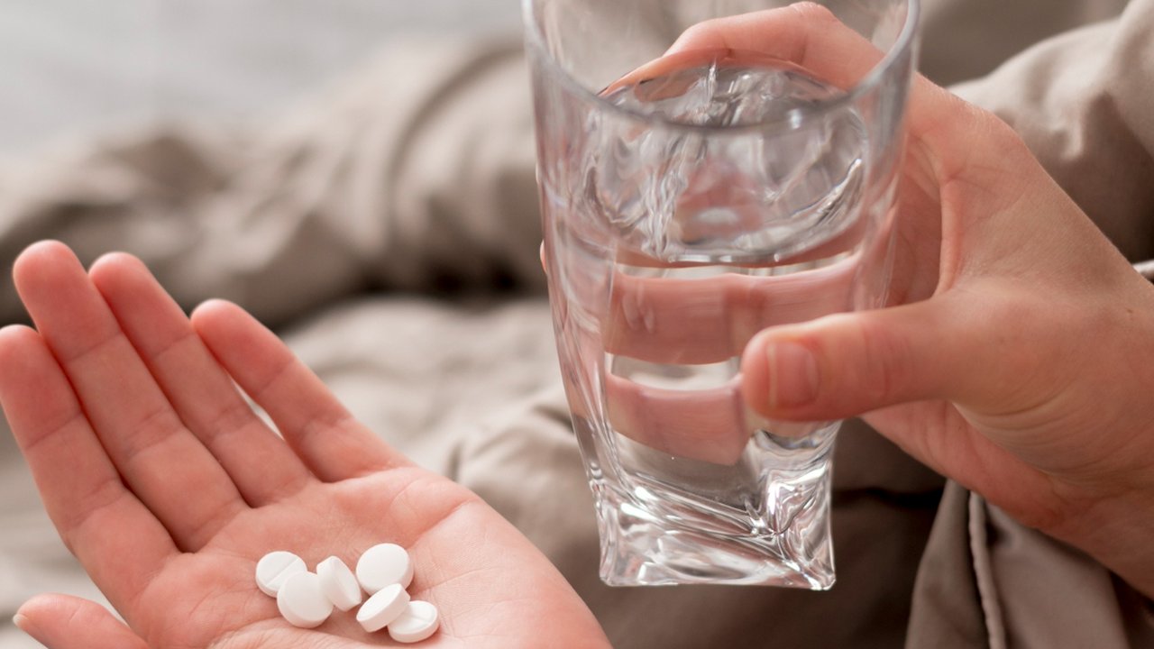 Ilustrasi Minum Obat