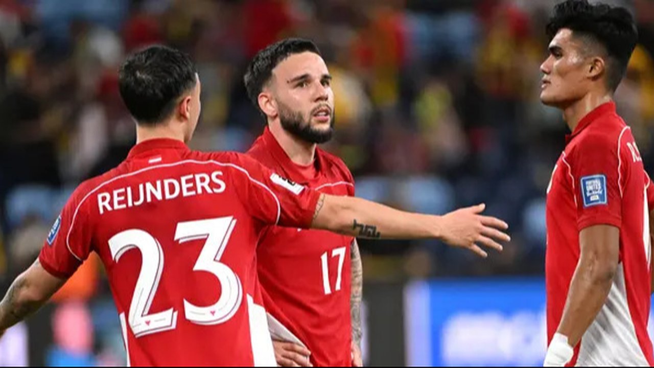Eliano Reijnders, Calvin Verdonk, dan Ramadhan Sananta dalam lagaTimnas Australia Vs Timnas Indonesia di Sydney Football Stadium, Kamis (20/3/2025). (AFP/Saeed Khan)