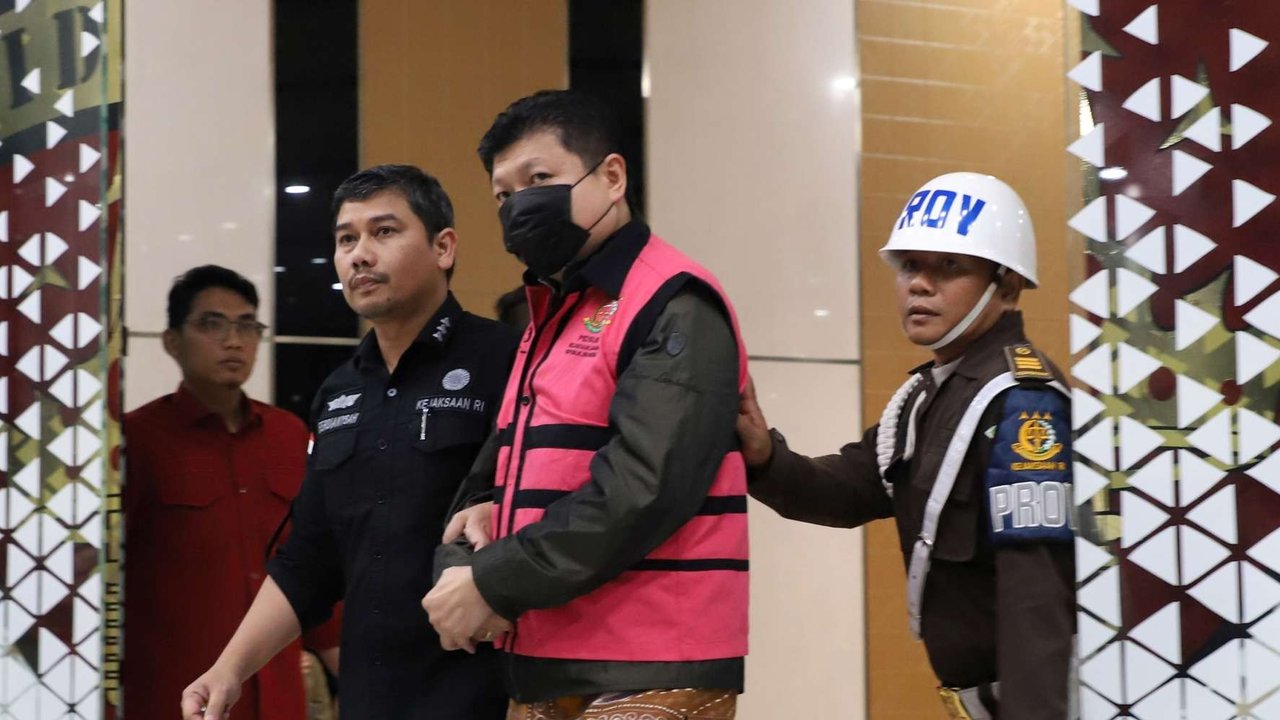 Komisaris Utama PT Sritex Iwan Lukminto resmi ditahan usai menjalani pemeriksaan di Gedung Bundar Jampidsus Kejaksaan Agung (Kejagung), Jakarta, Rabu (21/5/2025).