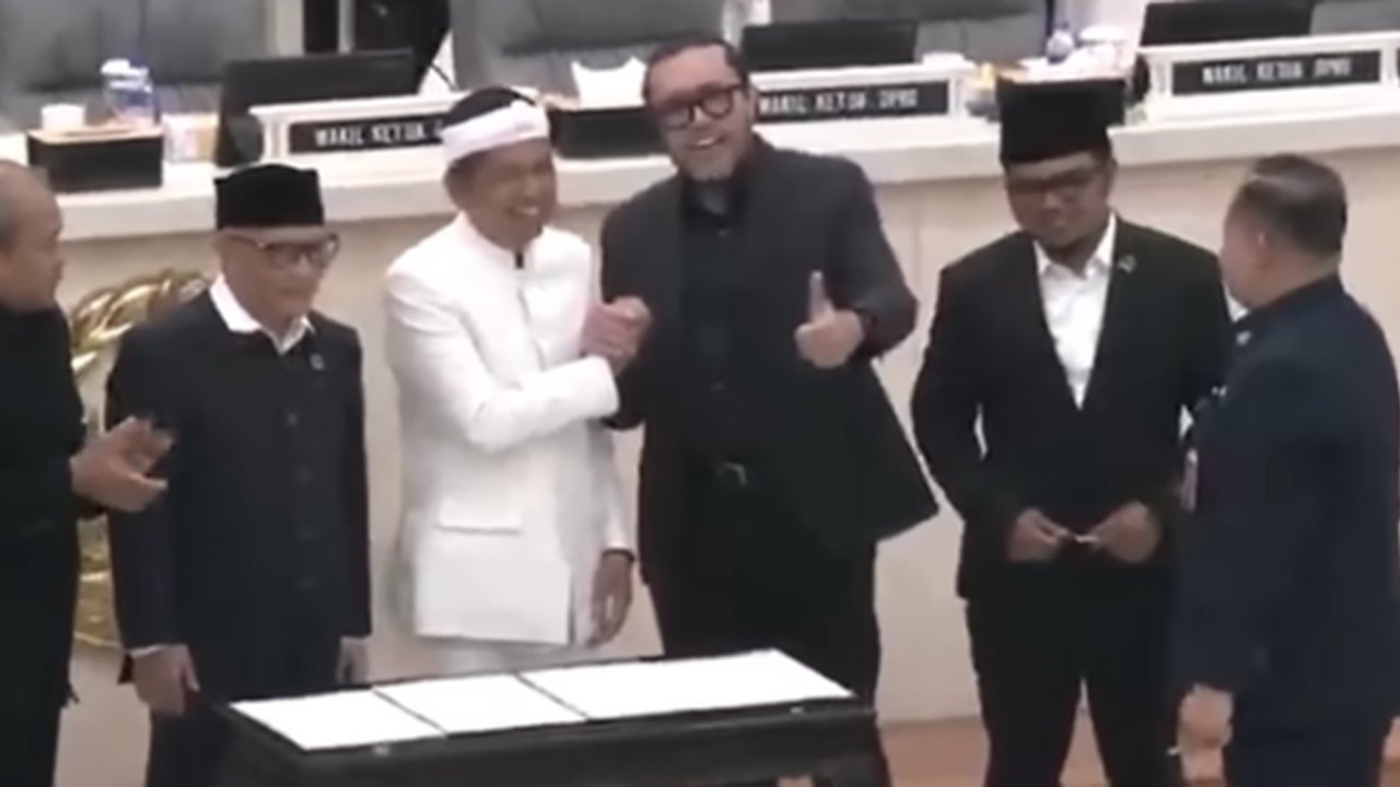Momen Akrab Dedi Mulyadi dan Ono Surono Salam Komando