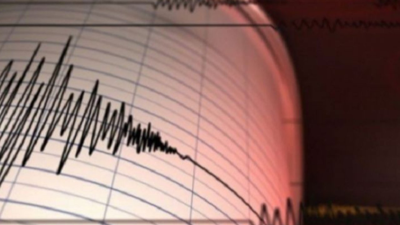 Gempa bumi berkekuatan magnitudo 5,4 mengguncang Kabupaten Keerom, Papua, pada Minggu dini hari, BMKG meminta masyarakat waspada terhadap potensi gempa susulan.